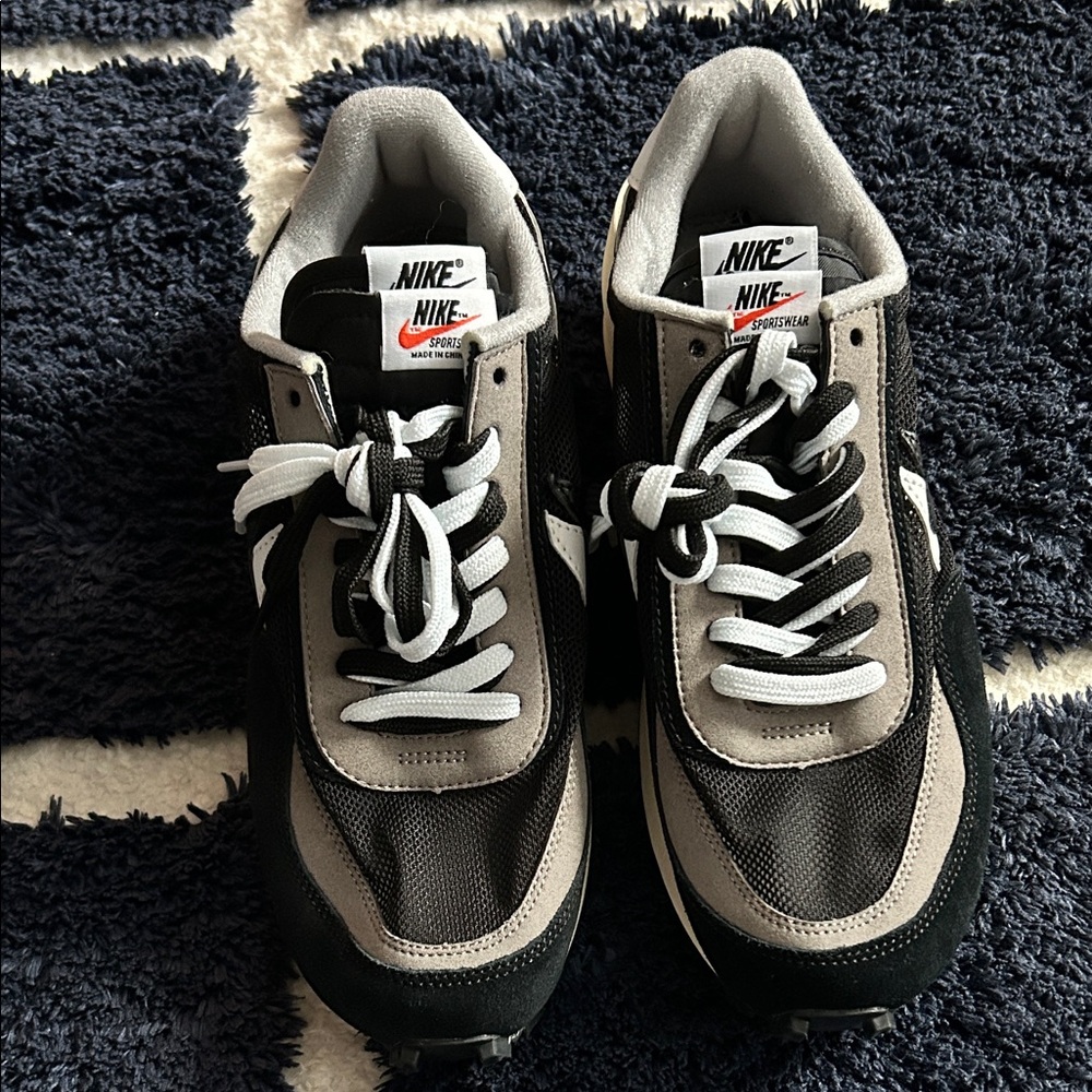Nike Men's Black and Gray Athletic Sneakers Ldwaffle